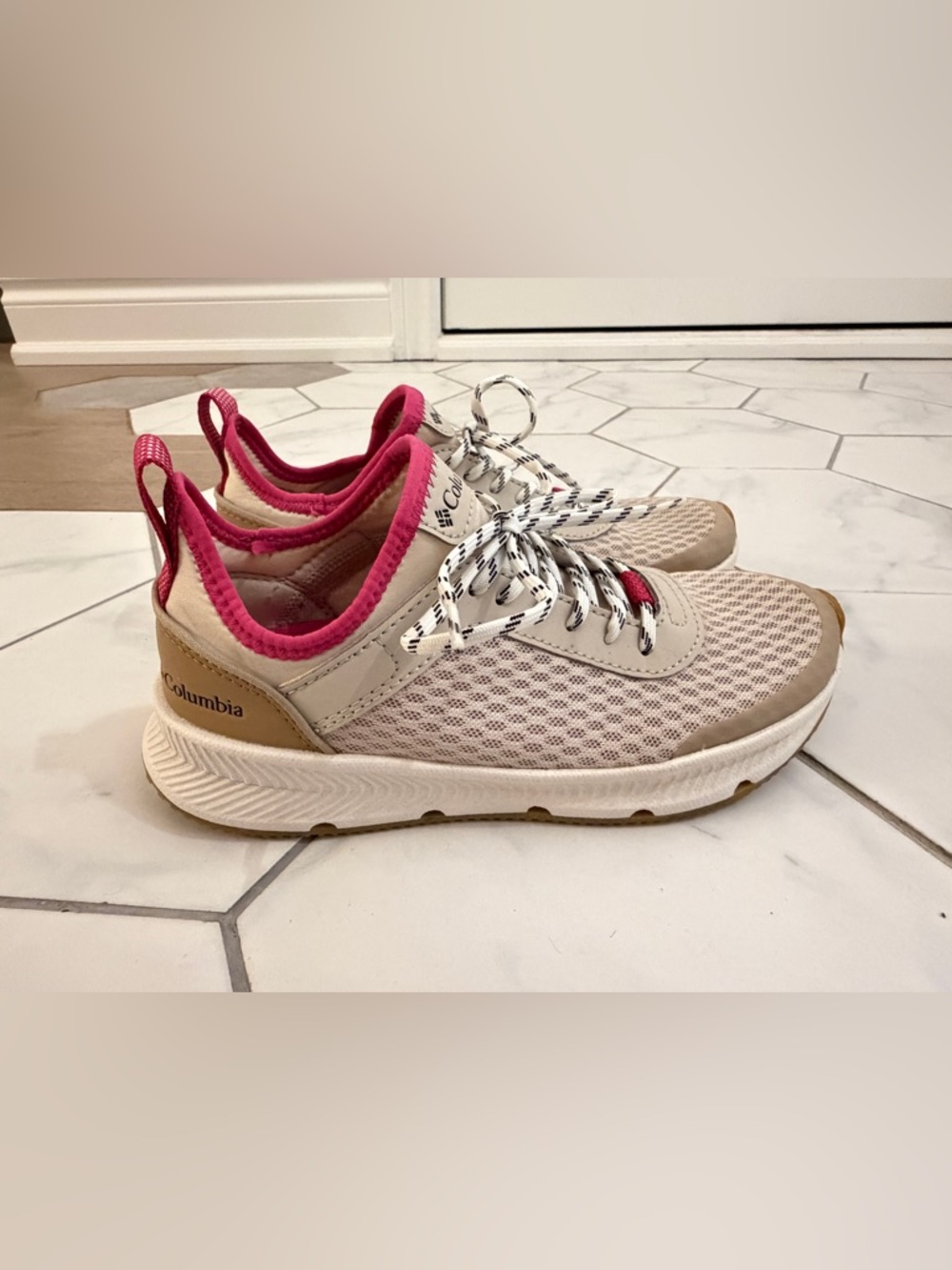 Columbia Beige and Pink Mesh water shoe - Picture 2 of 5
